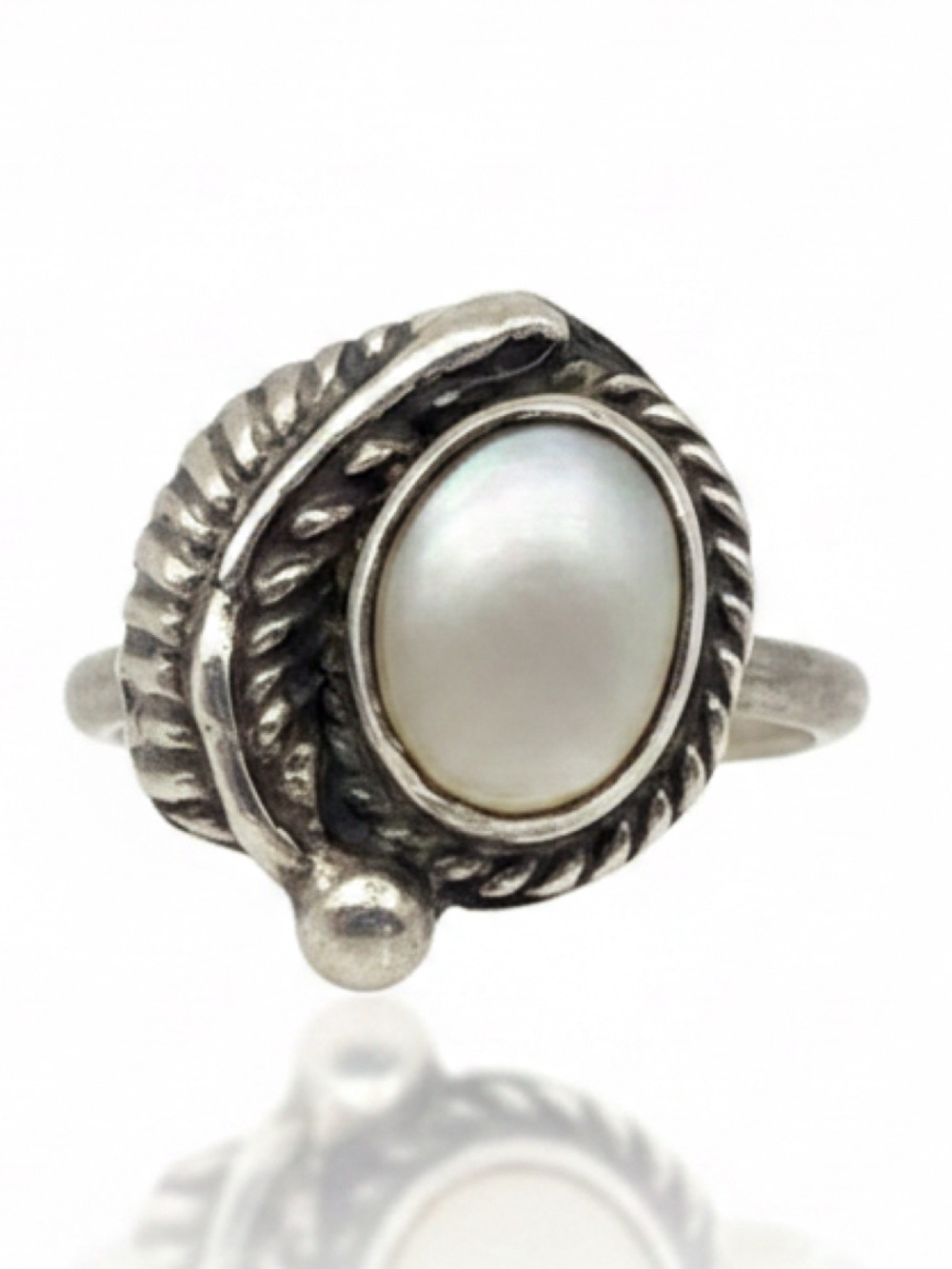 Vintage Navajo MOP Leaf Ring Size 2.75 Pinky Midi 94% Silver